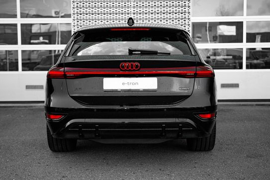Audi A6 E-tron quattro Avant S line