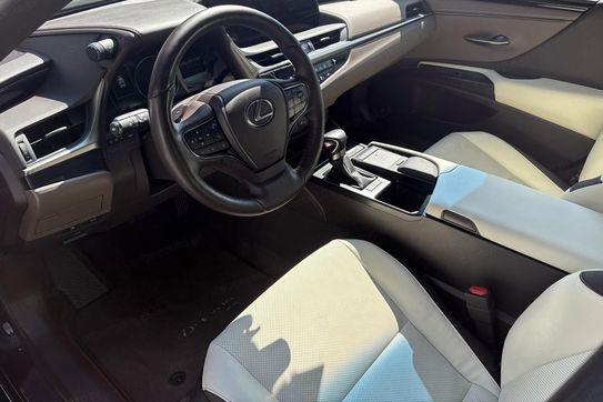 Lexus ES 300h Business Edition +