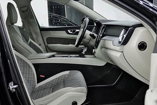 Volvo XC60 T5 Momentum Pro