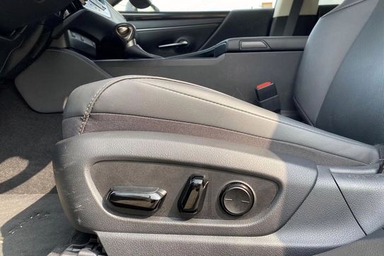 Lexus ES 300h Business Edition