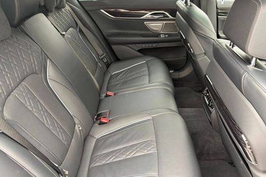 BMW Seria 7 750i xDrive M Sport