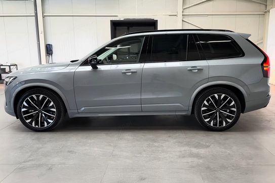 Volvo XC90 B5 AWD Ultra Dark