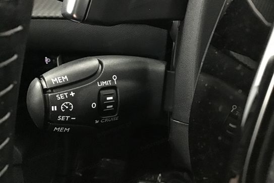 Peugeot 208 ALLURE 1.2 mHEV e-DCS6