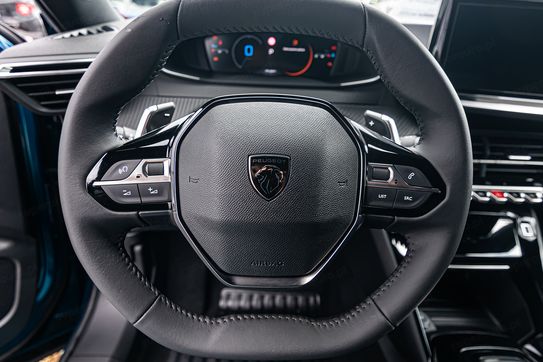 Peugeot 2008 Allure e-DCS 1.2 mHEV