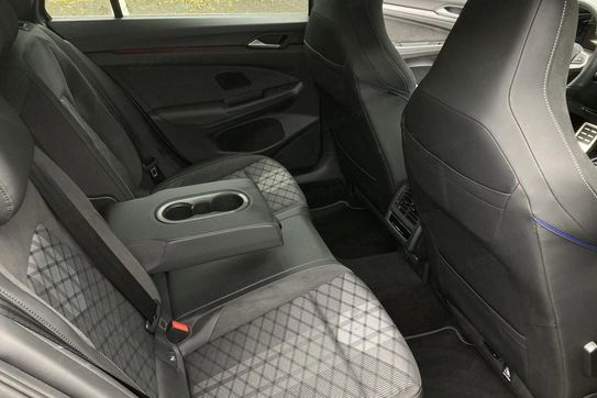 Volkswagen Golf VIII 1.5 eTSI mHEV R-Line DSG