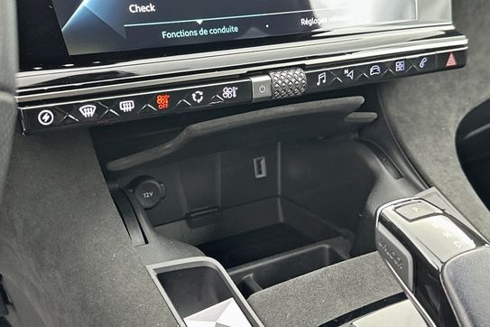 DS DS 7 Performance Line 1.6 E-Tense Hybrid AT