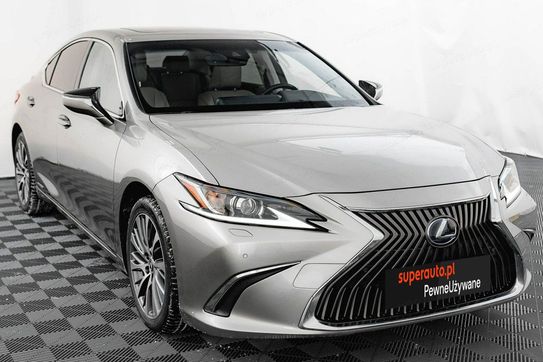 Lexus ES 300h Business Edition +