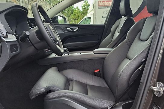 Volvo XC60 B5 B AWD Plus Dark aut