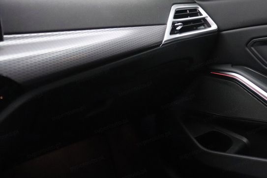 BMW Seria 3 330e xDrive M Sport