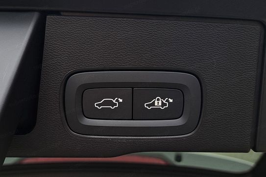 Volvo XC60 T6 Plug-In Hybrid AWD Plus Dark aut