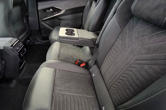 Peugeot 5008 GT 1.2 PureTech mHEV e-DCS6
