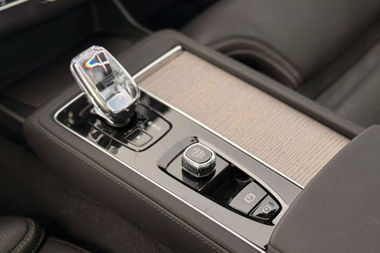 Volvo XC90 T8 AWD Plug-In Hybrid Ultra Dark 7os