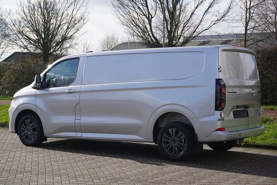 Ford Transit Custom 320 L2H1 Limited A8