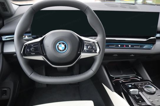 BMW i5 eDrive40