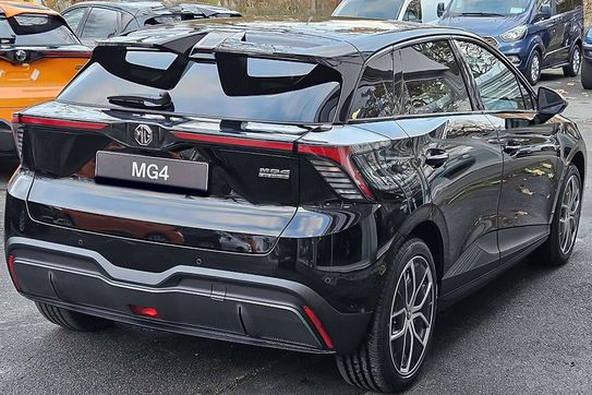 MG 4 64kWh Luxury