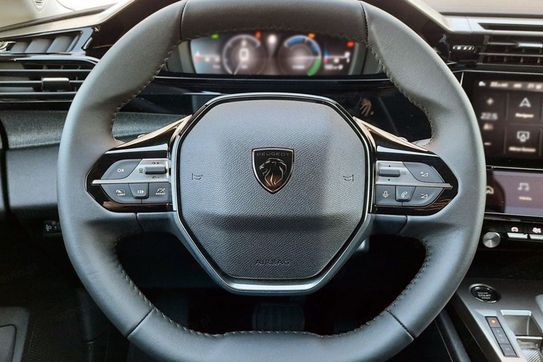 Peugeot 408 Allure e-DCS 1.2 mHEV