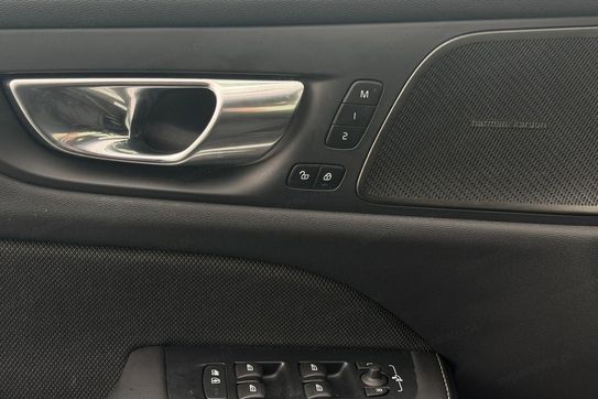 Volvo V60 T6 AWD Plug-In Hybrid Plus Dark