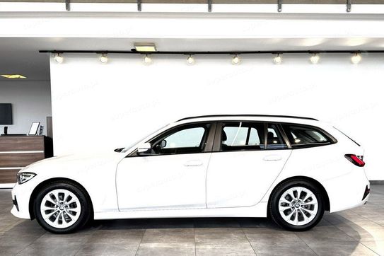 BMW Seria 3 318i Advantage aut