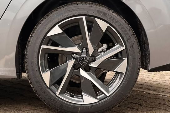 Peugeot 308 Allure e-DCS6 1.2 mHEV