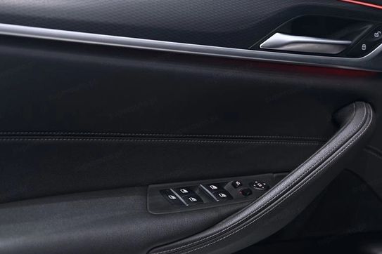 BMW Seria 5 520i mHEV aut