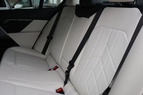 BMW i5 eDrive40