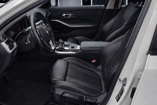 BMW Seria 3 318i Advantage