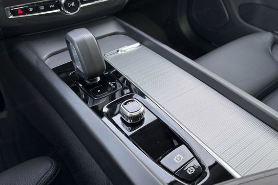 Volvo XC60 T8 Plug-In Hybrid AWD Ultra Dark