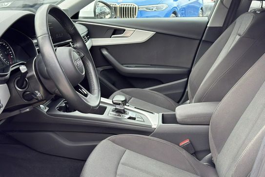 Audi A4 40 TFSI mHEV quattro S tronic