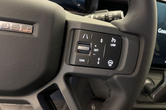 Land Rover Defender 110 D250 X-Dynamic SE