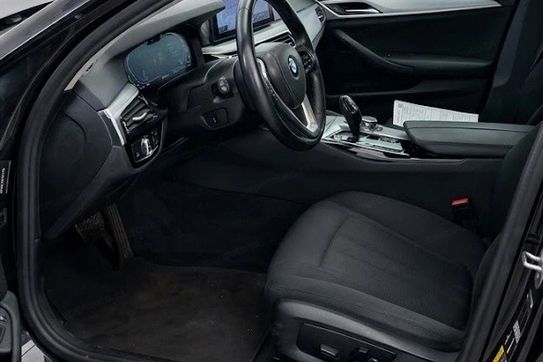 BMW Seria 5 520e sport-aut