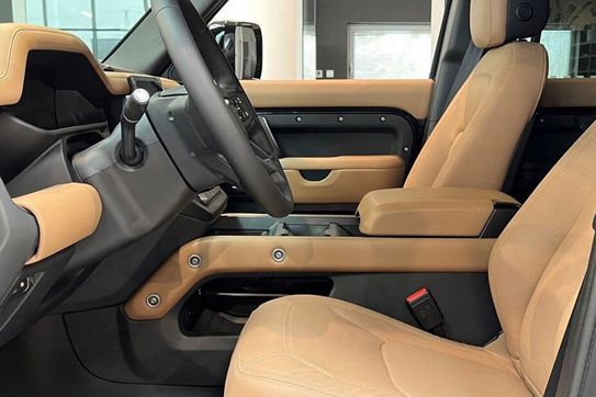 Land Rover Defender 110 3.0 D250 X-Dynamic HSE