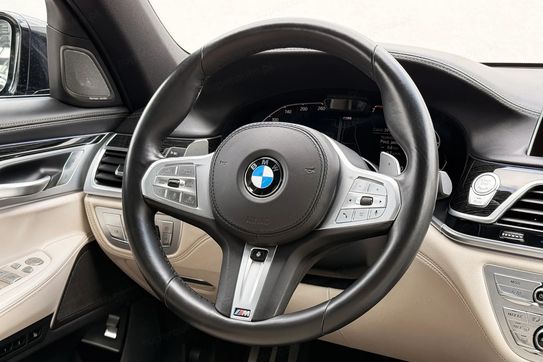 BMW Seria 7 750i xDrive sport-aut