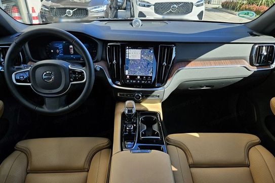 Volvo V60 T8 AWD Plug-In Hybrid Ultra Dark aut