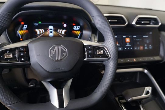 MG ZS 1.5 HEV+ Standard aut