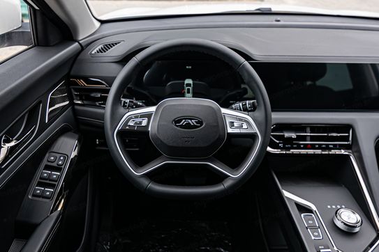 JAC JS8 PRO 1.5 T-GDI 7 DCT 7os.