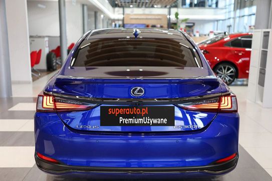 Lexus ES 300h F Sport Design