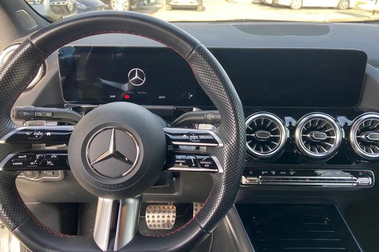 Mercedes B Klasa 220 4-Matic mHEV AMG Line 8G-DCT