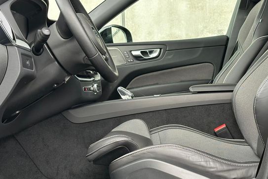 Volvo XC60 B5 B AWD Plus Black Edition aut