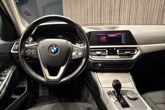 BMW Seria 3 330d xDrive Advantage