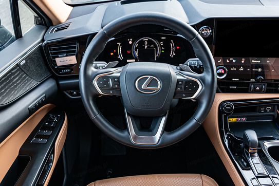 Lexus NX 450h+ Omotenashi 2.5 Hybrid Plug-in AWD