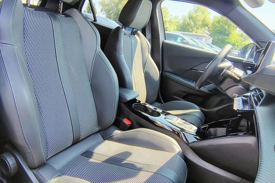 Peugeot 2008 GT e-DCS6