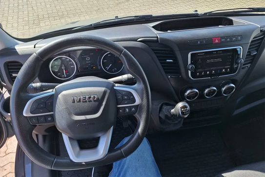 Iveco Daily 35S18 Kontener 8EP + Winda