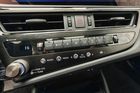 Lexus ES 300h Business Edition 2.5 E-CVT