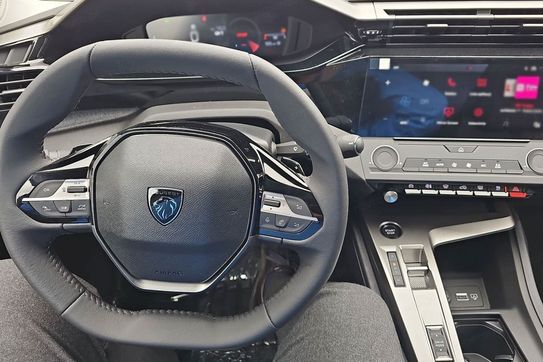 Peugeot 308 Allure EAT8 1.5 BlueHDi