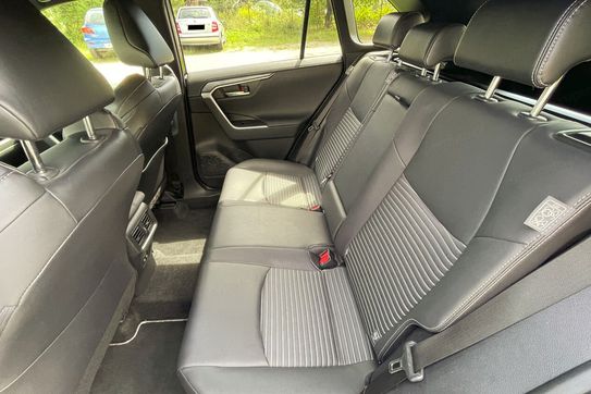 Toyota RAV4 2.5 Hybrid Black Edition by JBL 4x4