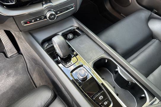 Volvo XC60 B4 B Plus Dark