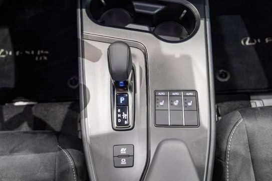 Lexus UX 300h Business