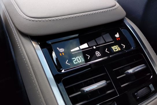 Volvo XC90 T8 AWD Plug-In Hybrid Plus Dark 7os