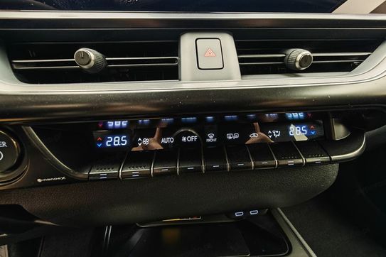 Lexus UX 300h F Sport Design 2.0 Hybrid Dynamic Force