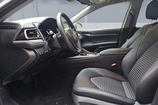 Toyota Camry 2.5 Hybrid Prestige CVT
